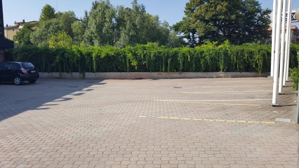 Hotel Ascot Binasco Εξωτερικό φωτογραφία
