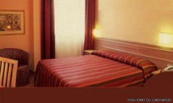 Hotel Ascot Binasco Δωμάτιο φωτογραφία